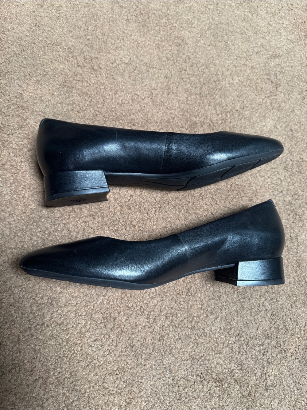 Easy Spirit Black Leather Pointed Toe Low Block Heel Flats